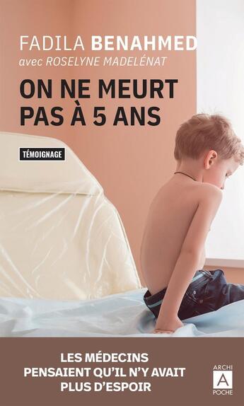 Couverture du livre « On ne meurt pas à 5 ans » de Fadila Benahmed aux éditions Archipoche