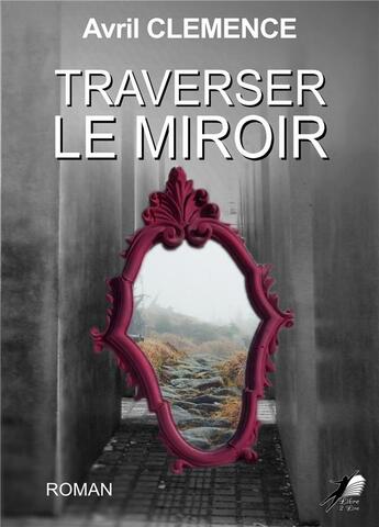 Couverture du livre « Traverser le miroir » de Avril Clemence aux éditions Libre2lire