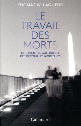 Couverture du livre « Le travail des morts ; une histoire culturelle des dépouilles mortuaires » de Thomas Laqueur aux éditions Gallimard