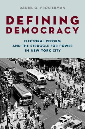 Couverture du livre « Defining Democracy: Electoral Reform and the Struggle for Power in New » de Prosterman Daniel O aux éditions Oxford University Press Usa