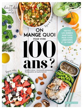 Couverture du livre « On mange quoi pour vivre 100 ans ? toutes les bonnes habitudes pour vivre longtemps et en forme » de Emmanuelle Jumeaucourt et Delphine Lebrun et Sophie Dumont aux éditions Larousse