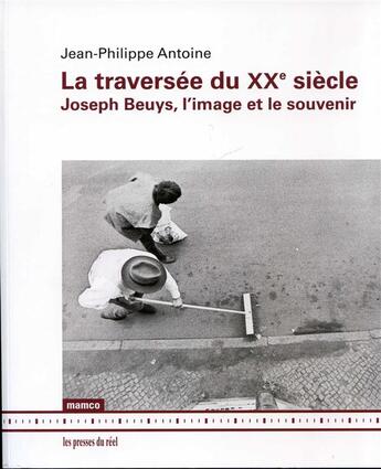 Couverture du livre « La traversée du XXe siècle ; Joseph Beuys, limage et le souvenir » de Jean-Philippe Antoine aux éditions Mamco