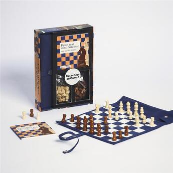 Couverture du livre « Les échecs à dérouler : boite et accessoire » de  aux éditions First