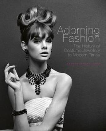 Couverture du livre « Adorning fashion the history of costume jewellery to modern times » de Deanna Farneti Cera aux éditions Antique Collector's Club