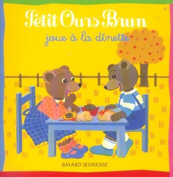 Couverture du livre « Petit Ours Brun joue à la dînette (édition 2005) » de Marie Aubinais aux éditions Bayard Jeunesse