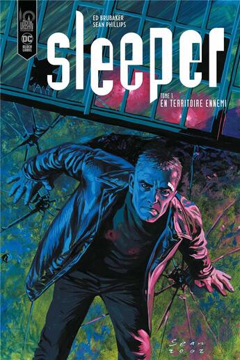 Couverture du livre « Sleeper Tome 1 : en territoire ennemi » de Ed Brubaker et Sean Phillips aux éditions Urban Comics