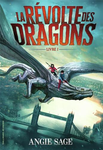 Couverture du livre « La révolte des dragons Tome 1 » de Angie Sage aux éditions Gallimard-jeunesse