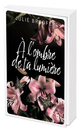 Couverture du livre « A l'ombre de ta lumière » de Julie Bradfer aux éditions Nisha Et Caetera