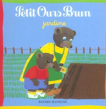 Couverture du livre « Petit Ours Brun jardine (édition 2005) » de Marie Aubinais aux éditions Bayard Jeunesse