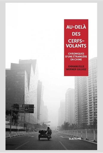 Couverture du livre « Au delà des cerfs volants ; chroniques d'une étrangère en Chine » de Emmanuelle Werner Gillioz aux éditions Slatkine