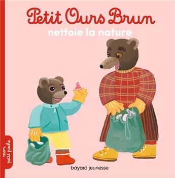 Couverture du livre « Petit Ours Brun nettoie la nature » de Marie Aubinais et Daniele Bour aux éditions Bayard Jeunesse