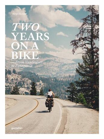 Couverture du livre « Two years on a bike » de Martijn Doolaard aux éditions Dgv