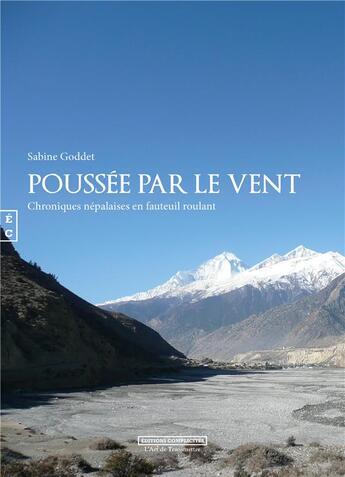 Couverture du livre « Poussée par le vent ; chroniques népalaises en fauteuil roulant » de Sabine Goddet aux éditions Complicites