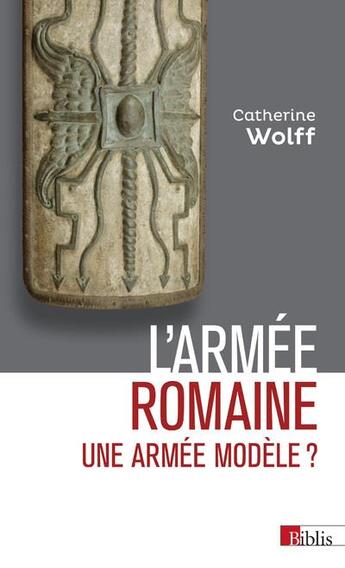 Couverture du livre « L'armée romaine ; une armée modèle ? » de Catherine Wolff aux éditions Cnrs