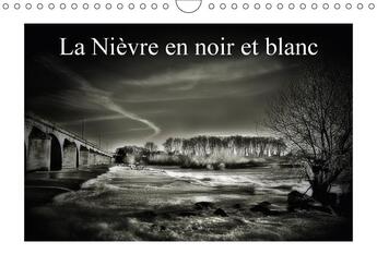 Couverture du livre « La nievre en noir et blanc calendrier mural 2018 din a4 hori - petite promenade monochrome ni » de Gaymard A aux éditions Calvendo