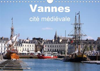 Couverture du livre « Vannes cité médiévale (Calendrier mural 2020 DIN A4 horizontal) ; Vue terrestre et aérienne de la ville de Vannes (Calendrier mensuel, 14 Pages ) » de Frederic Bourrigaud aux éditions Calvendo