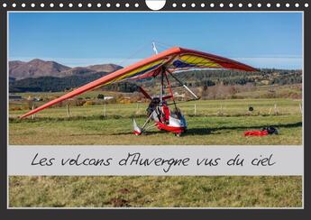 Couverture du livre « Les volcans d auvergne vus du ciel calendrier mural 2018 din - balade automnale au dessus des » de Lardy P aux éditions Calvendo