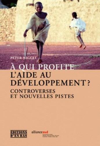 Couverture du livre « À qui profite l'aide au développement ? ; controverses et nouvelles pistes » de  aux éditions D'en Bas