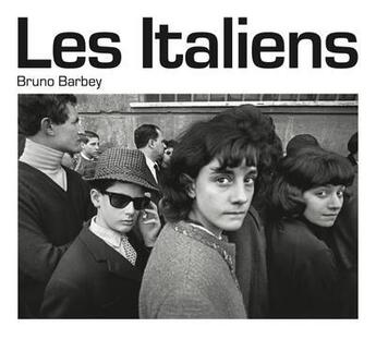 Couverture du livre « Les Italiens » de Bruno Barbey aux éditions Delpire