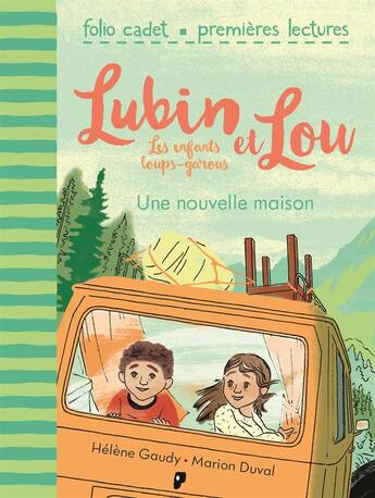 Couverture du livre « Lubin et Lou ; les enfants loups-garous Tome 1 : une nouvelle maison » de Marion Duval et Helene Gaudy aux éditions Gallimard-jeunesse