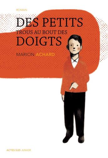 Couverture du livre « Des petits trous au bout des doigts » de Marion Achard aux éditions Actes Sud Jeunesse