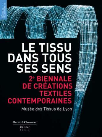 Couverture du livre « Le tissu dans tous ses sens ; 2e biennale de textiles contemporains ; musée des tissus de Lyon » de Maria-Anne Privat aux éditions Bernard Chauveau