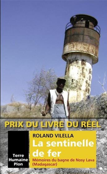 Couverture du livre « La sentinelle de fer ; mémoires du bagne de Nosy Lava (Madagascar) » de Roland Vilella aux éditions Plon