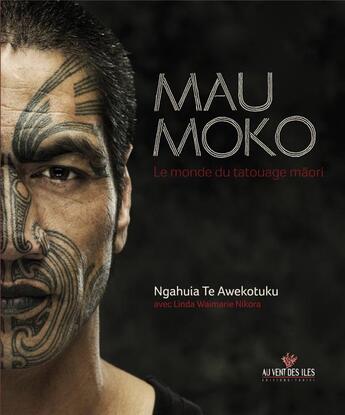 Couverture du livre « Mau Moko ; le monde du tatouage Maori » de Linda Waimarie Nikora et Ngahuia Te Awekotuku aux éditions Au Vent Des Iles