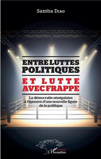 Couverture du livre « Entre luttes politiques et lutte avec frappe ; la démocratie sénégalaise à l'épreuve d'une nouvelle figure de la politique » de Samba Diao aux éditions L'harmattan