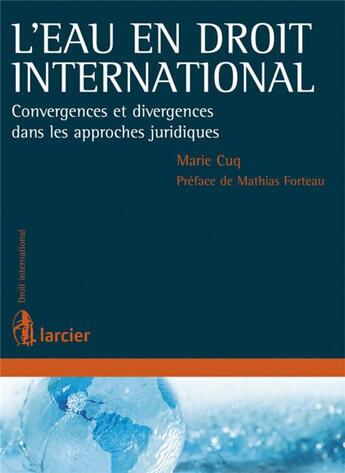 Couverture du livre « L'eau en droit international ; convergences et divergences dans les approches juridiques » de Marie Cuq aux éditions Larcier