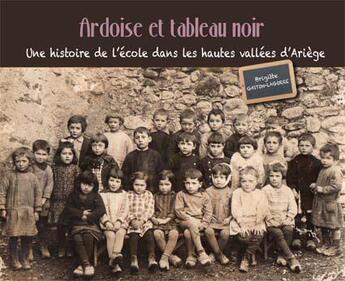 Couverture du livre « Ardoise et tableau noir ; une histoire de l'école dans les hautes vallées d'Ariège » de Brigitte Gaston-Lagorre aux éditions Le Pas D'oiseau