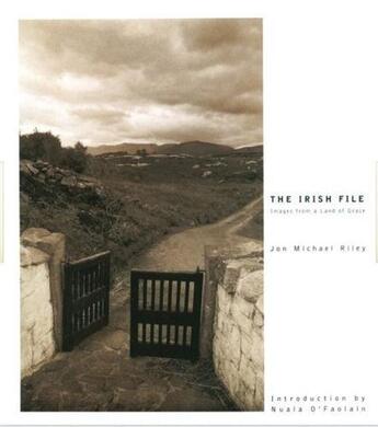 Couverture du livre « The irish file images from a land of grace » de Riley & O'Faolain aux éditions Thames & Hudson