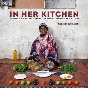 Couverture du livre « IN HER KITCHEN » de Gabriele Galimberti aux éditions Clarkson Potter