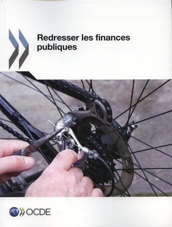 Couverture du livre « Redresser les finances publiques » de  aux éditions Ocde