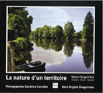 Couverture du livre « La nature d'un territoire ; Vézère Périgord Noir : Terrasson, Thenon, Hautefort » de Sandrine Cornillot et Brigitte Ovaguimian aux éditions La Lauze