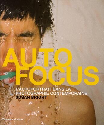 Couverture du livre « Autofocus ; l'autoportrait dans la photographie contemporaine » de Susan Bright aux éditions Thames And Hudson