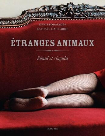 Couverture du livre « Étranges animaux ; simul et singulis » de Denis Podalydes et Raphael Gaillarde aux éditions Actes Sud