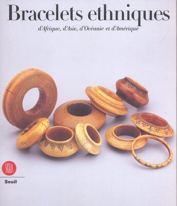 Couverture du livre « Bracelets ethniques ; d'Afrique, d'Asie, d'Océanie et d'Amérique » de Anne Van Cutsem et Mauro Magliani aux éditions Skira-flammarion