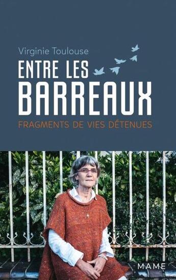 Couverture du livre « Entre les barreaux ; fragments de vies détenues » de Virginie Toulouse aux éditions Mame