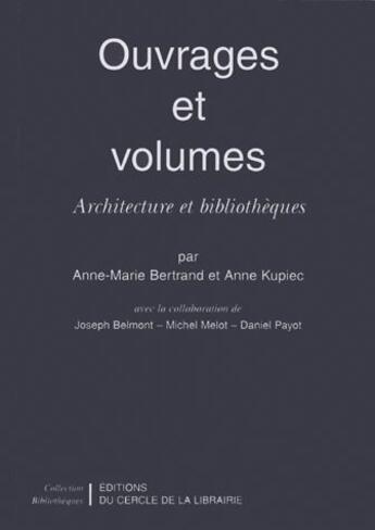 Couverture du livre « Ouvrages et volumes ; architecture et bibliothèques » de Anne-Marie Bertrand et Anne Kupiec aux éditions Electre