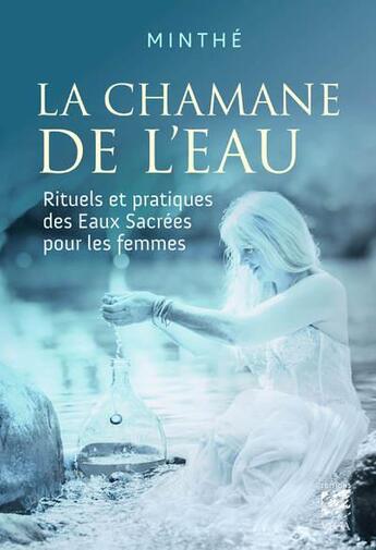 Couverture du livre « La chamane de l'eau : rituels et pratiques des eaux sacrées pour les femmes » de Minthe aux éditions Vega