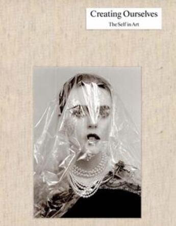 Couverture du livre « Creating ourselves: the self in art » de Emily Butler aux éditions Whitechapel Gallery