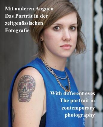 Couverture du livre « With different eyes ; the portrait in contemporary photography » de Gabrielle Conrath-Scholl aux éditions Snoeck