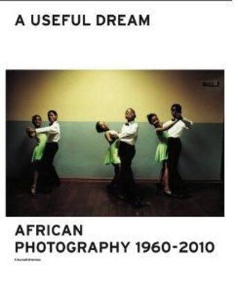 Couverture du livre « A useful dream ; African photography 1960-2010 » de  aux éditions Silvana