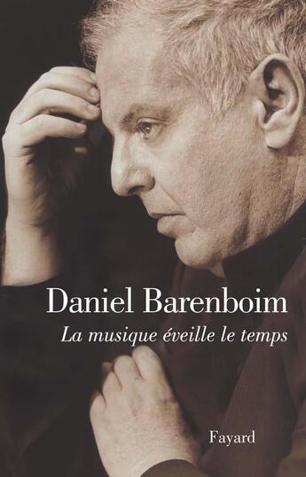 Couverture du livre « La musique éveille le temps » de Daniel Barenboim aux éditions Fayard