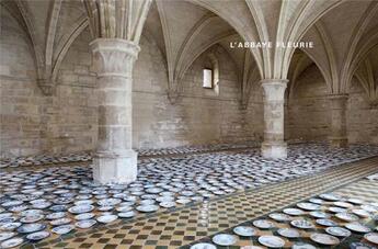 Couverture du livre « Régis Perray ; l'abbaye fleurie » de Philippe Piguet et Julie Crenn aux éditions Lienart