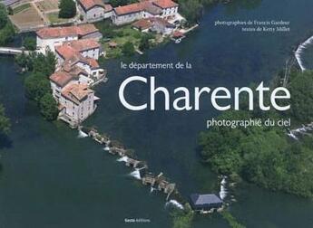 Couverture du livre « Le département de la Charente photographié du ciel » de Ketty Millet et Francis Gardeur aux éditions Geste