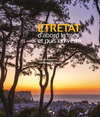 Couverture du livre « Etretat d'abord la mer puis on verra » de Benoit Duteurtre aux éditions Des Falaises