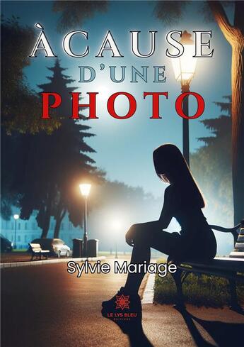 Couverture du livre « À cause d'une photo » de Mariage Sylvie aux éditions Le Lys Bleu