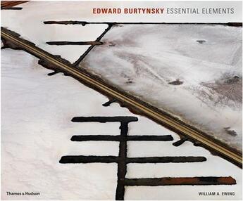 Couverture du livre « Edward burtynsky essential elements » de Edward Burtynsky aux éditions Thames & Hudson